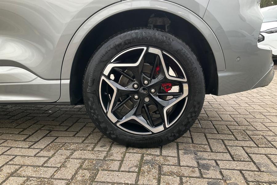 Ford Kuga Photo autoimg-5a5da44c171f088e1dc428789846dea36bb25572.jpg