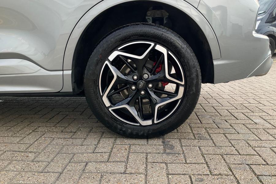 Ford Kuga Photo autoimg-5a5f160ce48223e2a13f8b671cf4609c50675be2.jpg
