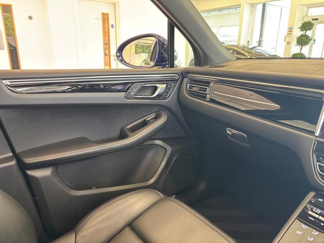 PORSCHE Macan Photo 40