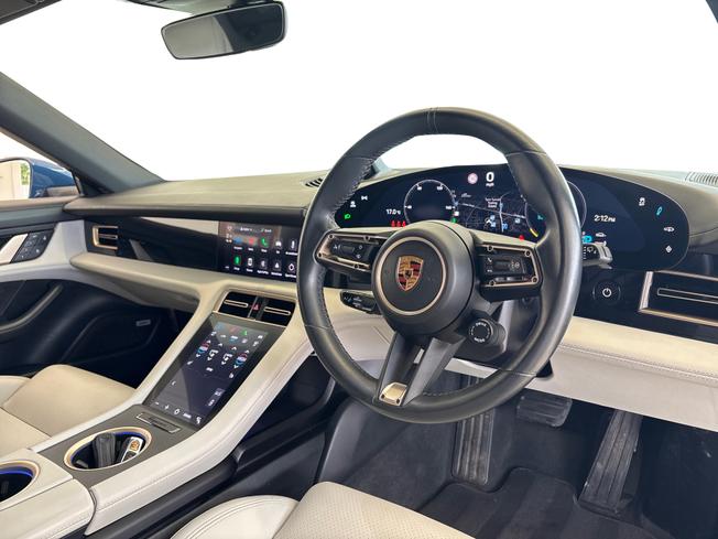 PORSCHE Taycan Photo 10