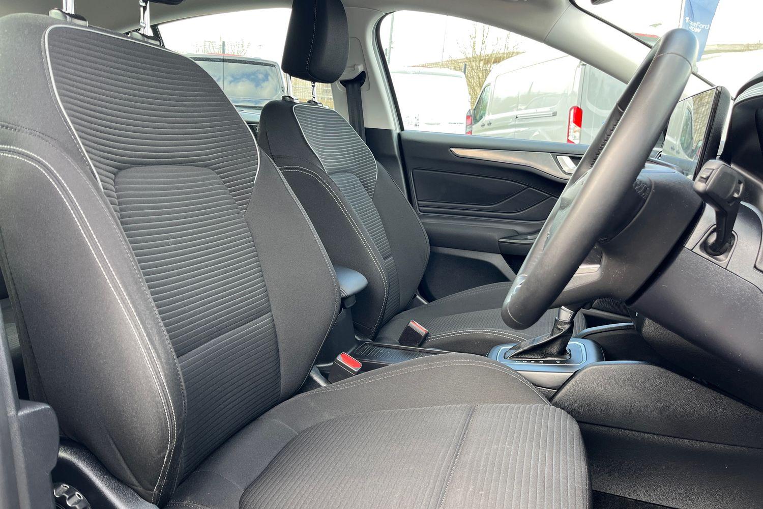 Ford FOCUS Photo 16