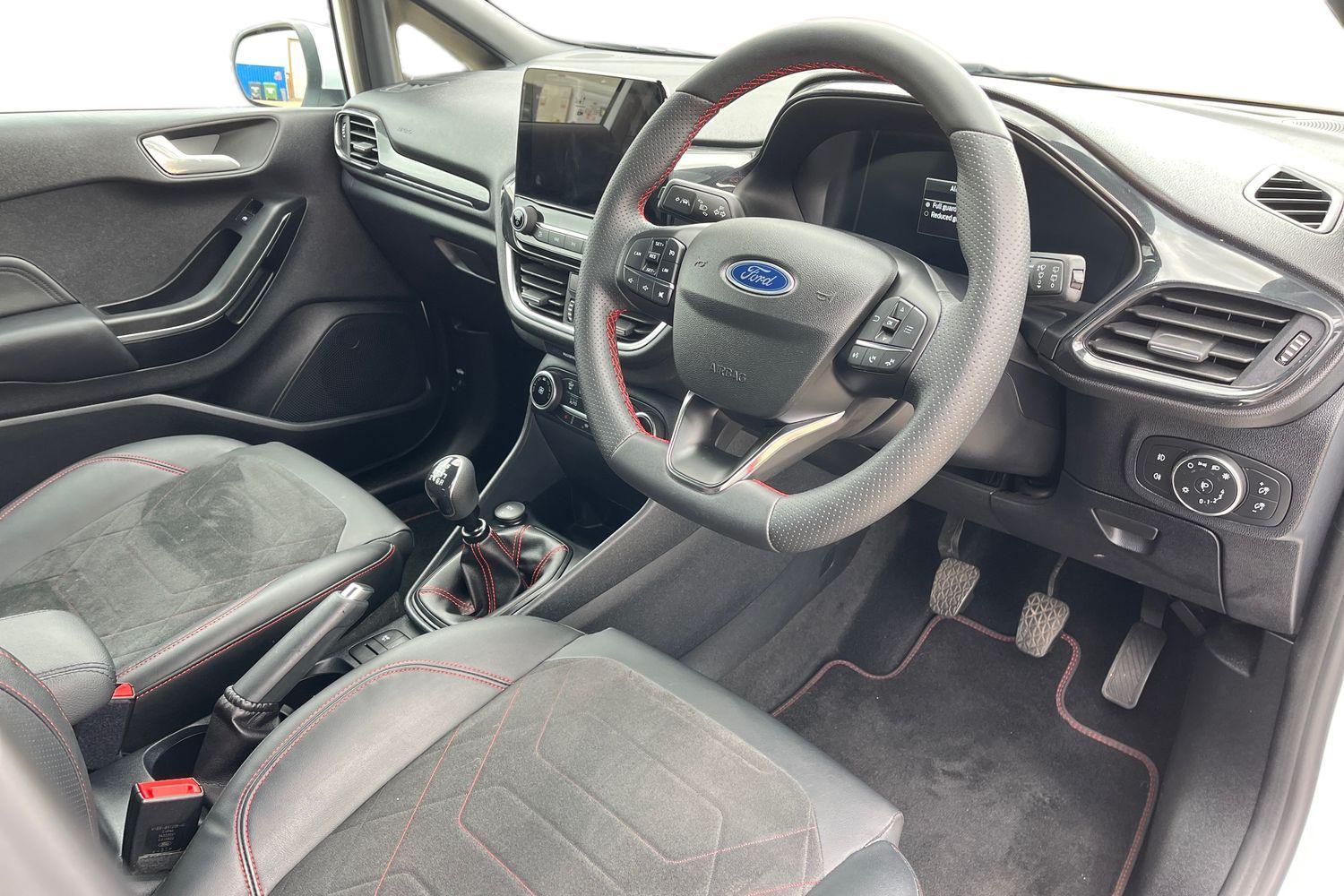 Ford Fiesta Photo 8
