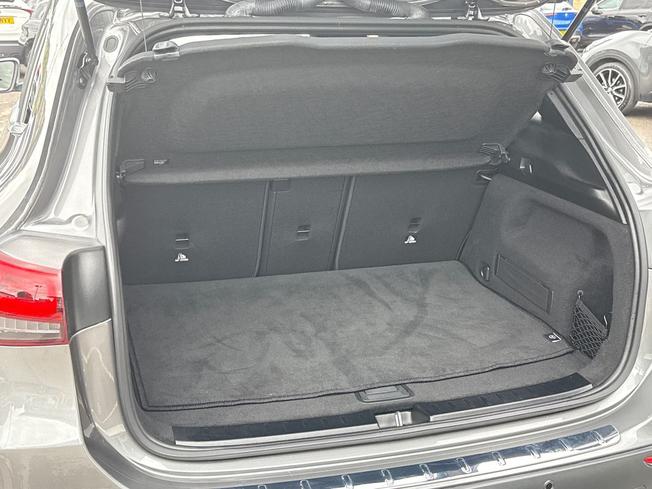 MERCEDES-BENZ GLA Photo 12