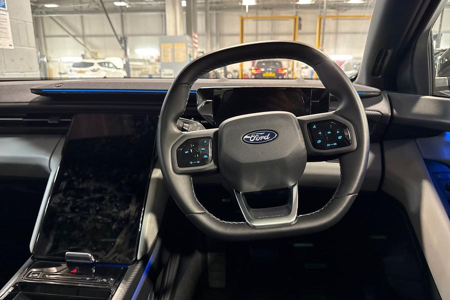 Ford Explorer Photo autoimg-5a7a29165fdc73aa1c2103d84a3444f0f8ebf209.jpg