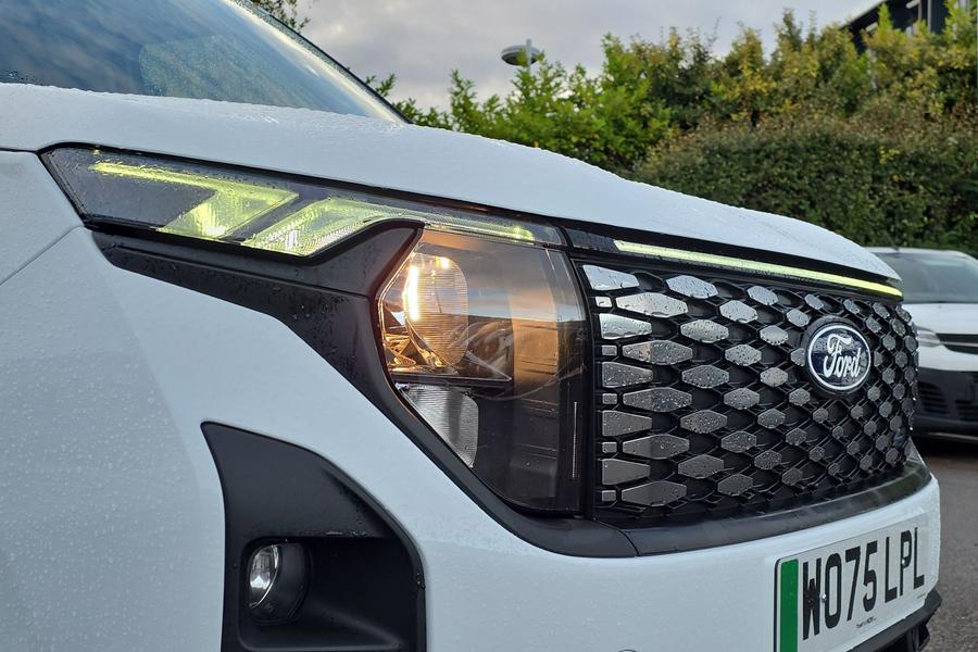 Ford E-TRANSIT COURIER Photo autoimg-5a7d8308e2edf1998e7091b14a6153a22d24c9d8.jpg