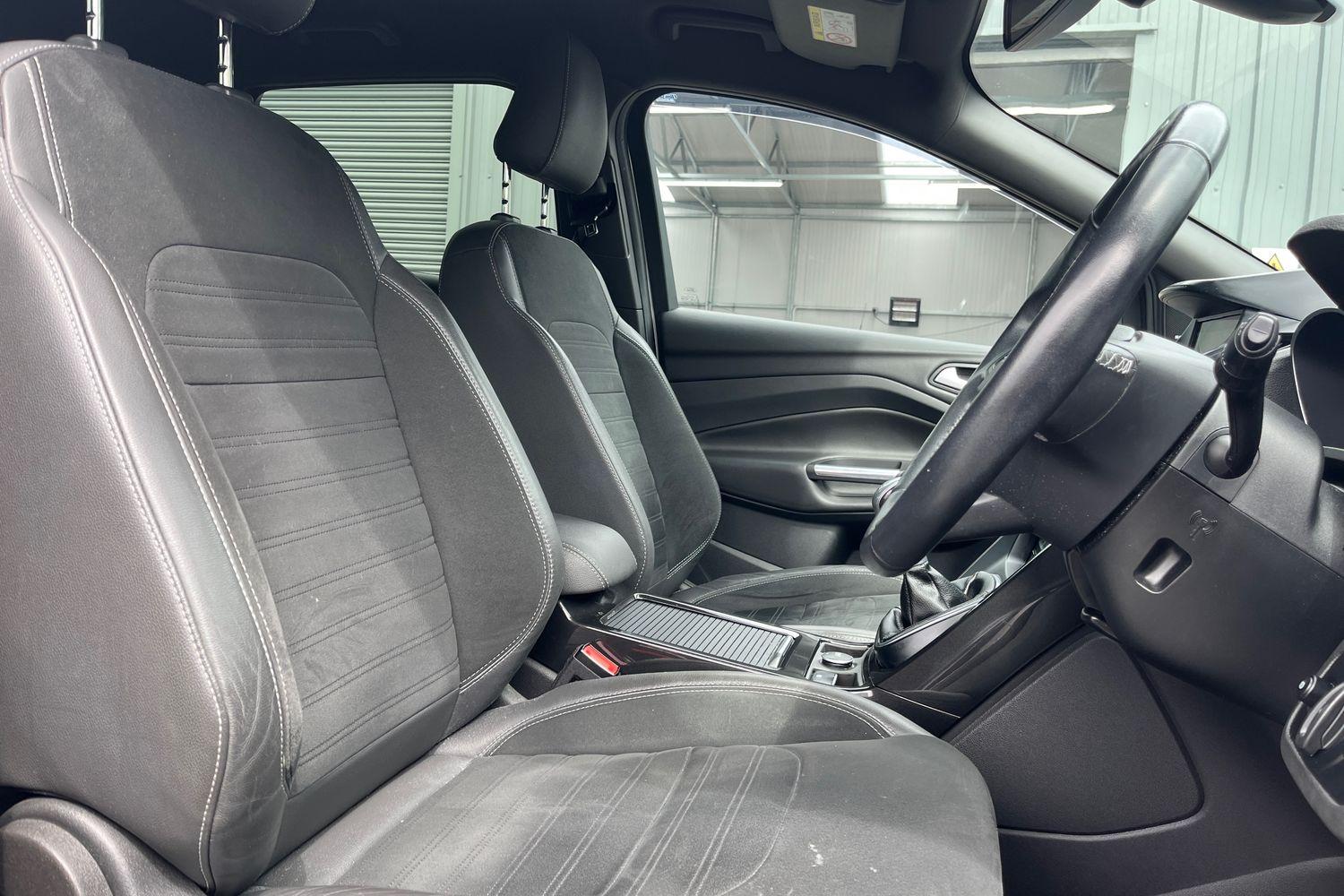 Ford KUGA Photo 16