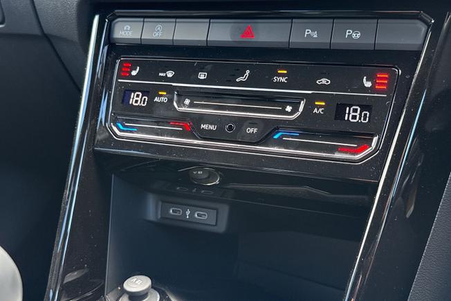 VOLKSWAGEN T-Roc Photo 25