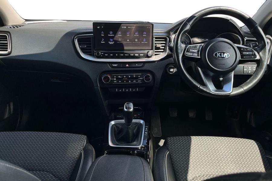 Kia XCEED Photo autoimg-5a8557f303ede0c63a6f9340ce12fe377c4e9a9f.jpg