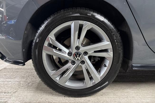 VOLKSWAGEN Golf Photo 5