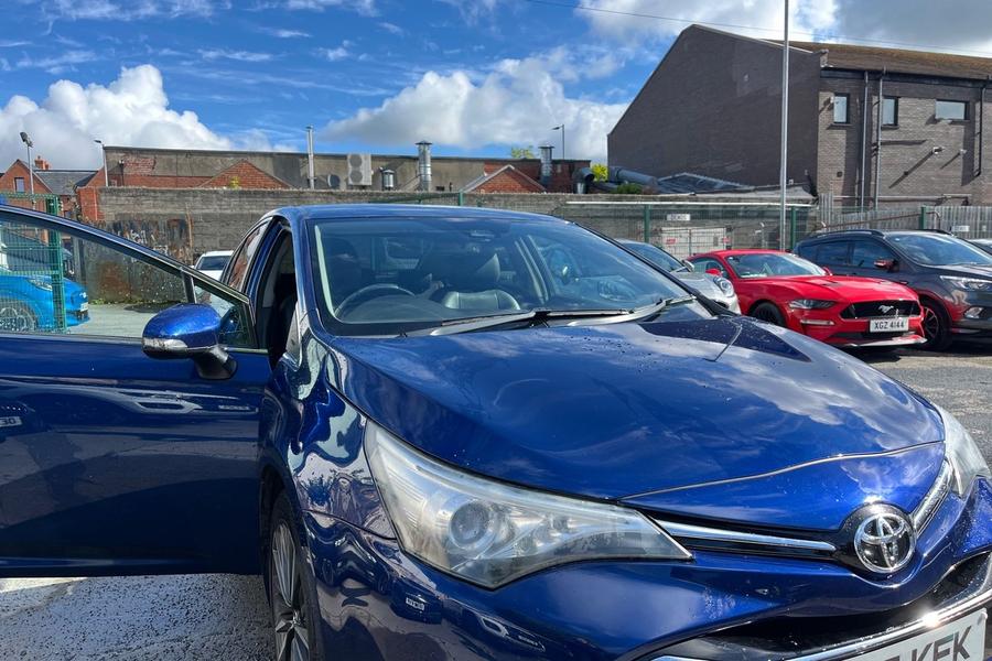 Toyota AVENSIS Photo autoimg-5a930e25361b55e516b858a35ebd61baa2dabfce.jpg