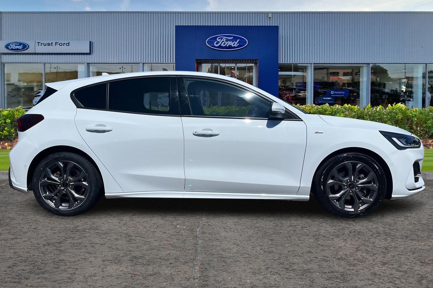 Ford Focus Photo 2