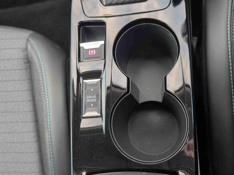 Used Peugeot E-2008 YD22ORO 38