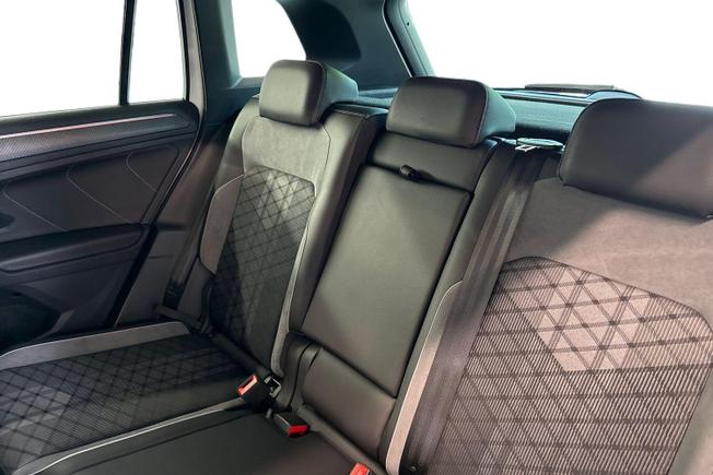 VOLKSWAGEN Tiguan Photo 9