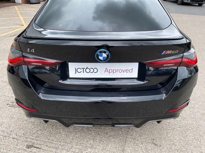 BMW I4 Photo 24