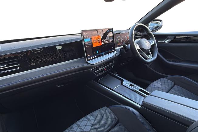 VOLKSWAGEN Passat Photo 2