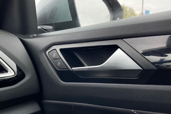 VOLKSWAGEN T-Roc Photo 46