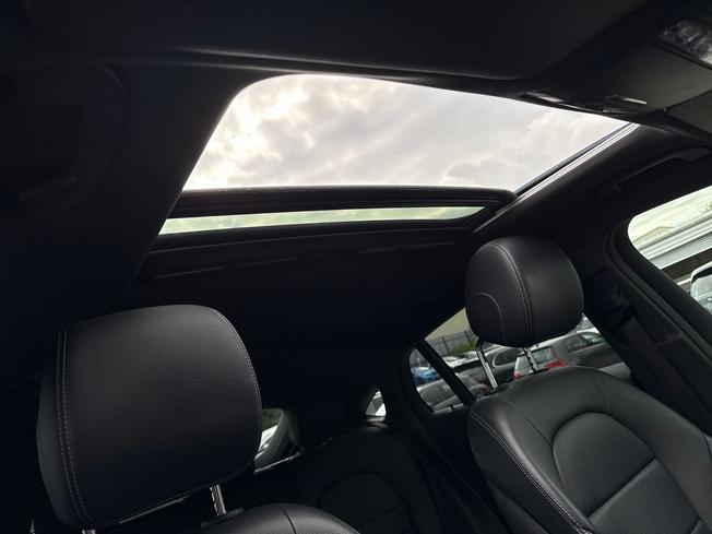 MERCEDES-BENZ GLC Photo 30