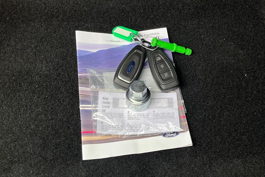 Ford KUGA Photo autoimg-5acdb34b656c76e2a9e23f61004450075d2ff325.jpg