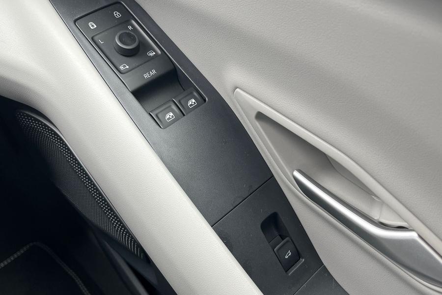 Ford Explorer Photo autoimg-5ad5a73f8911df4f9226b9f265542d8ec526dc52.jpg