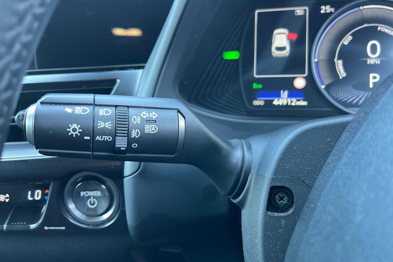Lexus UX Photo 13