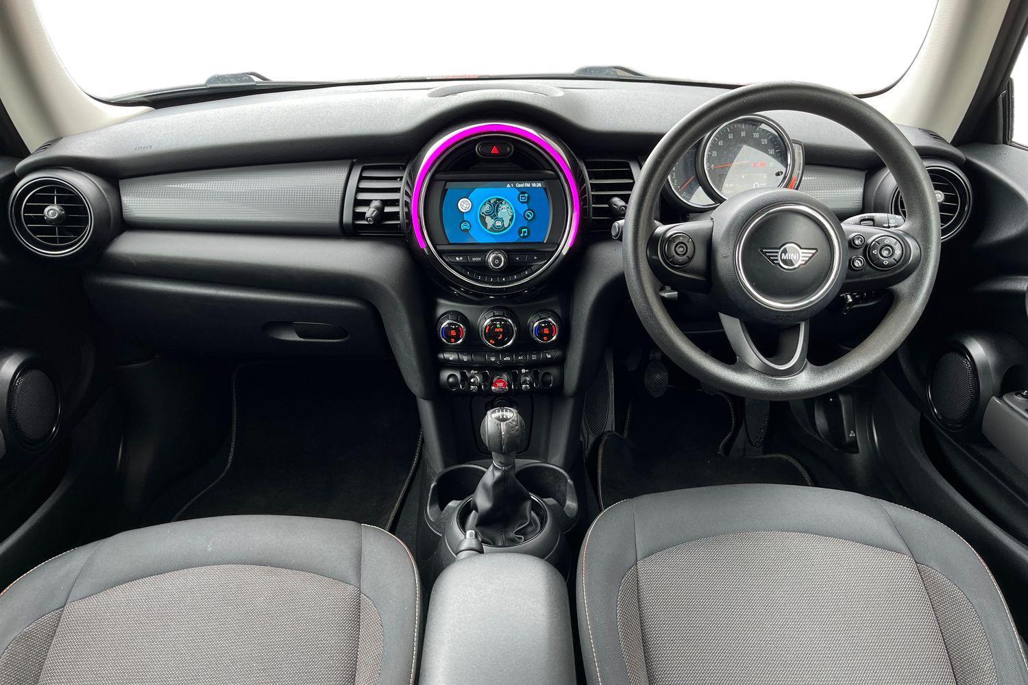 MINI HATCHBACK Photo 9