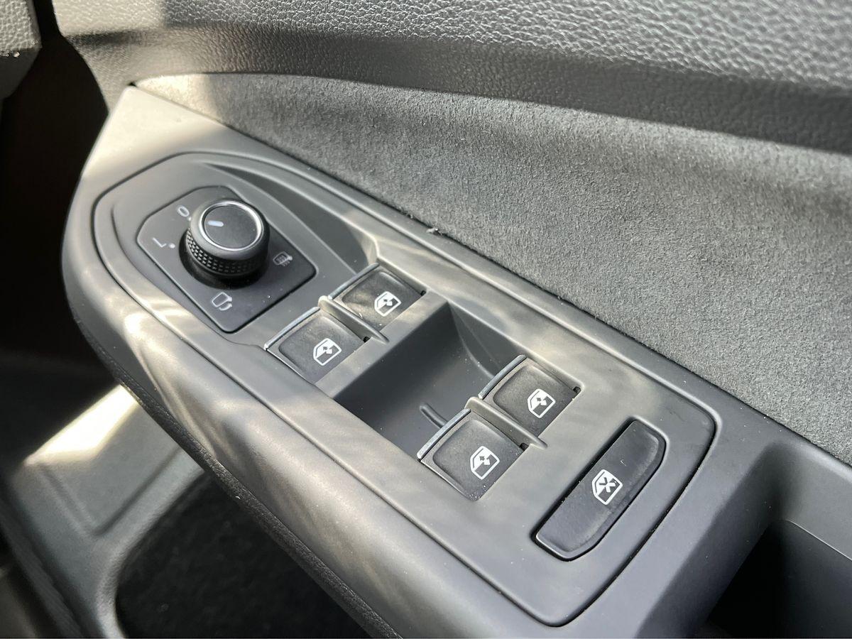 Volkswagen Golf Photo autoimg-5ad89892ba0c625b3b2de78b7587ba3c47184f11.jpg