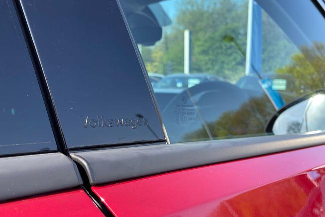 VOLKSWAGEN T-Roc Photo 23