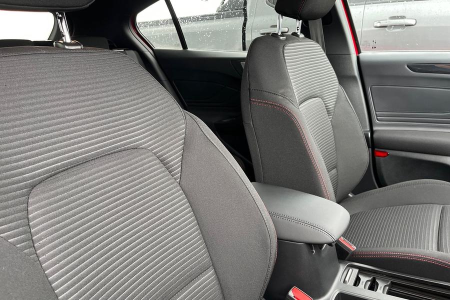 Ford FOCUS Photo autoimg-5adefb6f3c1509b1147f2821fb2de25038fe0fde.jpg