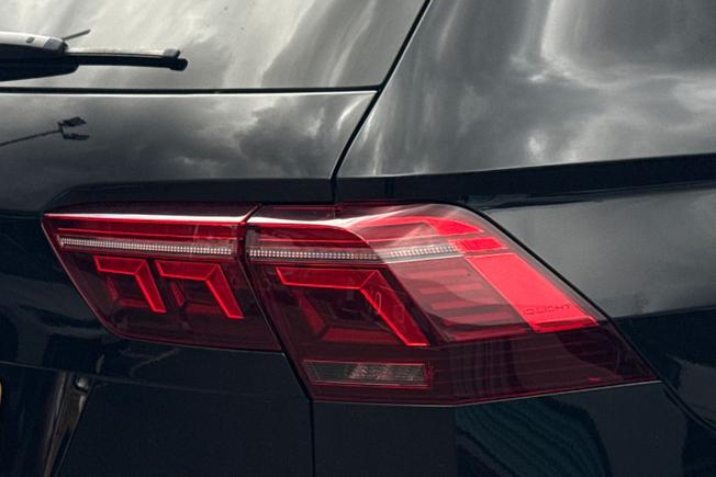 VOLKSWAGEN Tiguan Allspace Photo 18