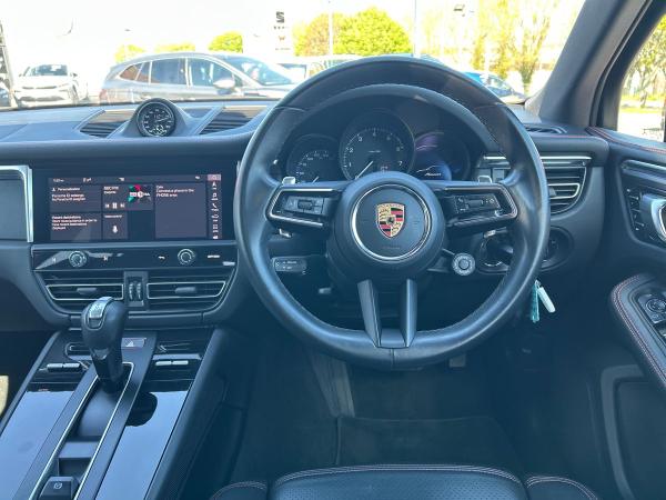Porsche Macan Photo autoimg-5ae5fb0643399323cdfe6d6117f1c1e007011ccd.jpg