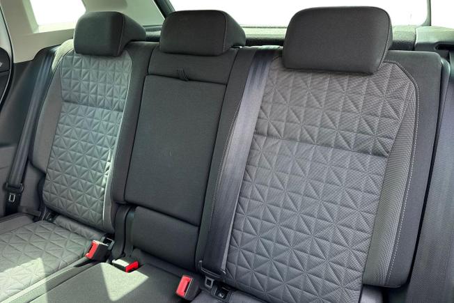 VOLKSWAGEN Tiguan Photo 9