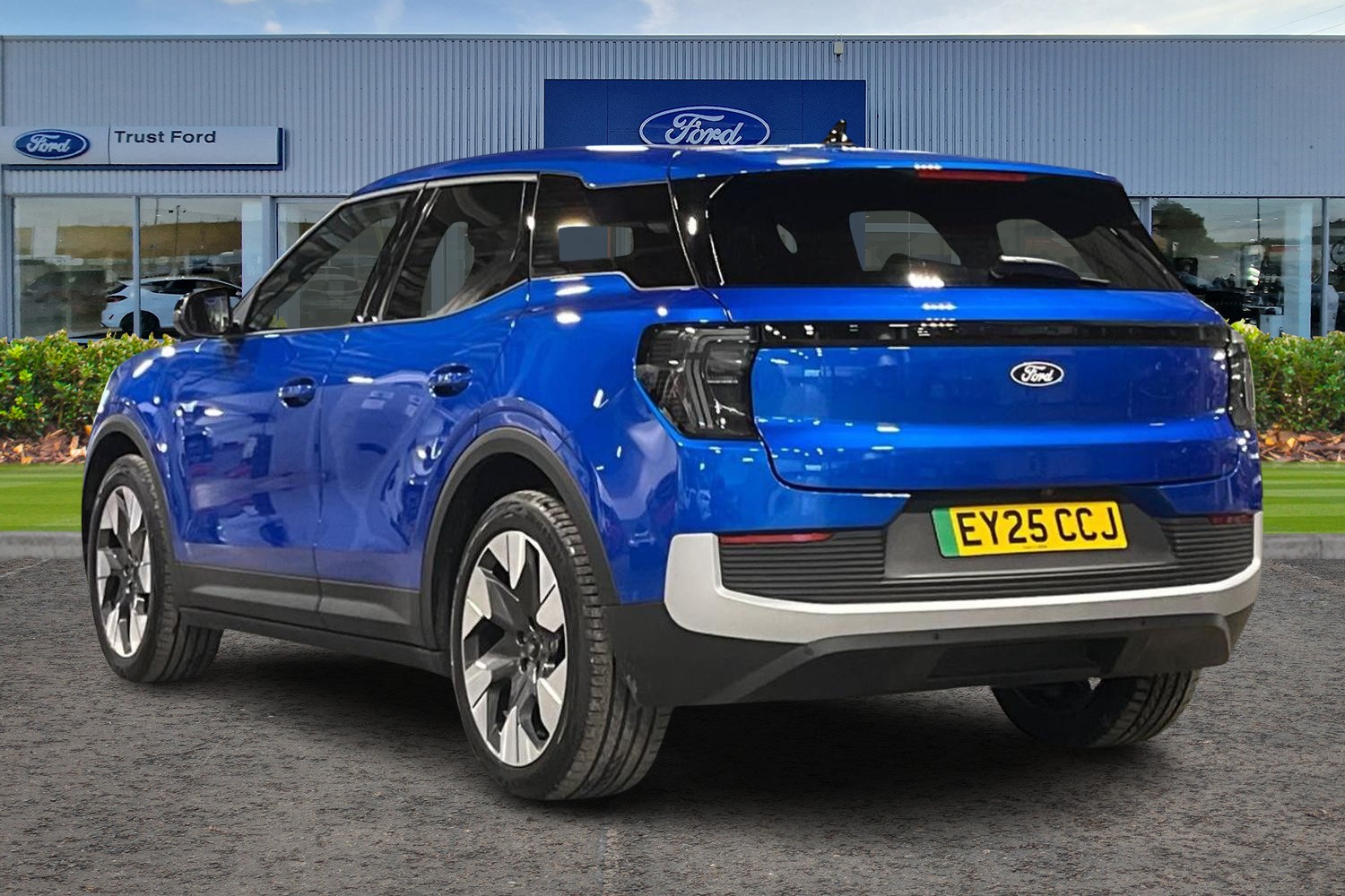 Ford Explorer Photo 1