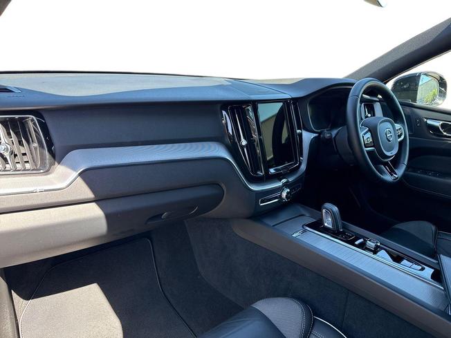 VOLVO XC60 Photo 2