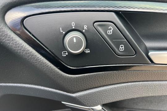 Volkswagen Golf Photo autoimg-5af10c8e93b887d6a351ec0e255da3d7b7293811.jpg