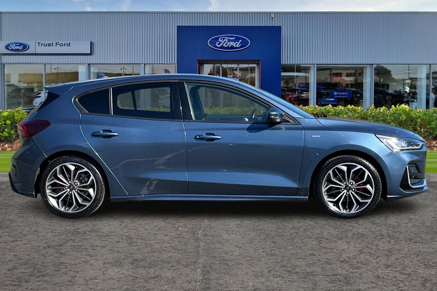 Ford FOCUS Photo 2