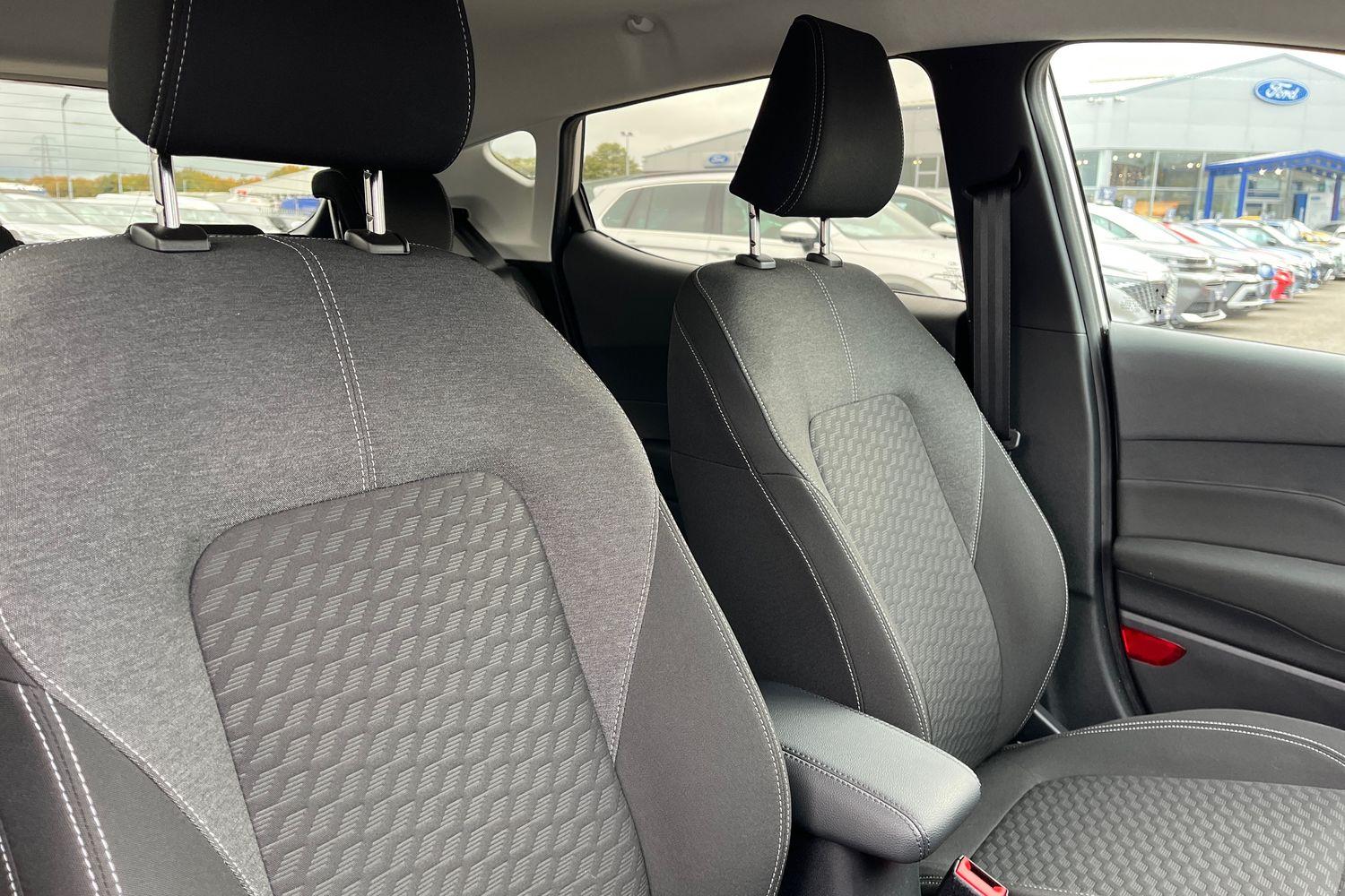 Ford FIESTA Photo 27