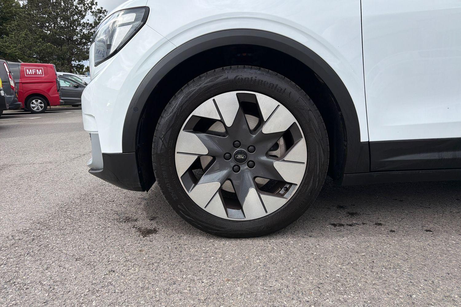 Ford Explorer Photo 7