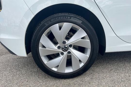 Volkswagen Golf Photo autoimg-5b03f94c63b442e802406b3f308f182349e98979.jpg