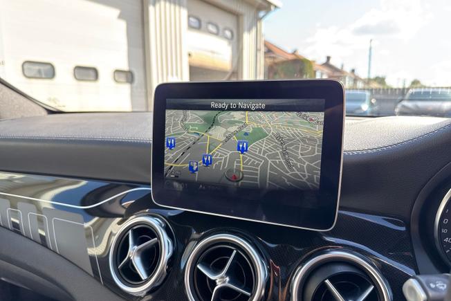 MERCEDES-BENZ Gla Photo 14