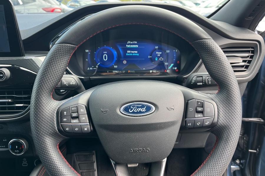 Ford Kuga Photo autoimg-5b0744a4de70564b4f64edf6b5c23c5337e7741f.jpg