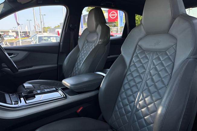 AUDI Sq7 Photo 21