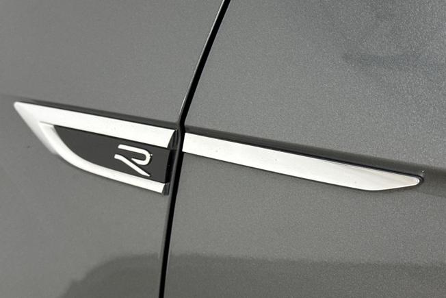 VOLKSWAGEN T-ROC Photo 32
