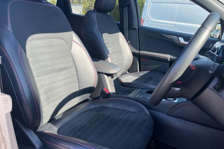 Ford Kuga Photo autoimg-5b1170aff599cc7f46b8bdb6739215bb137d05ff.jpg
