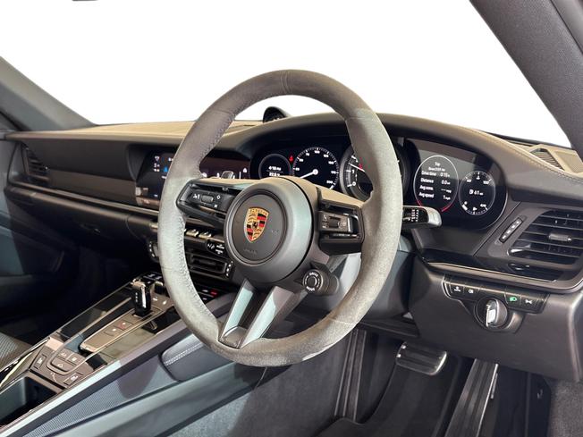 PORSCHE 911 Photo 10