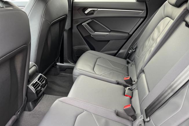 AUDI Q3 Photo 49