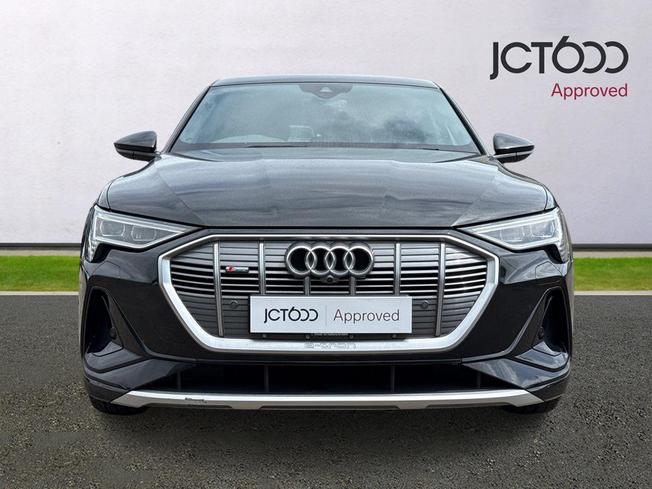 AUDI e-tron Photo 8