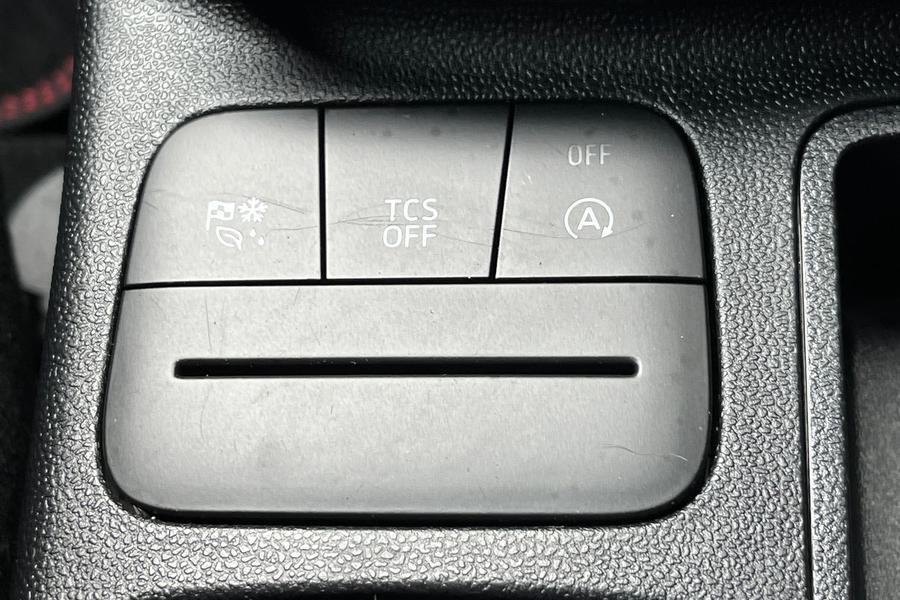 Ford Fiesta Photo autoimg-5b20d494cca87f6181f79bf95ff1d0e345b93591.jpg