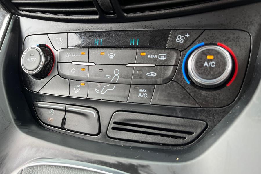 Ford KUGA Photo autoimg-5b233bad081365330642d1ea97cd57cf88f50c2d.jpg