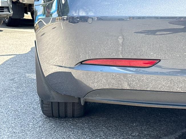 TESLA Model 3 Photo 33
