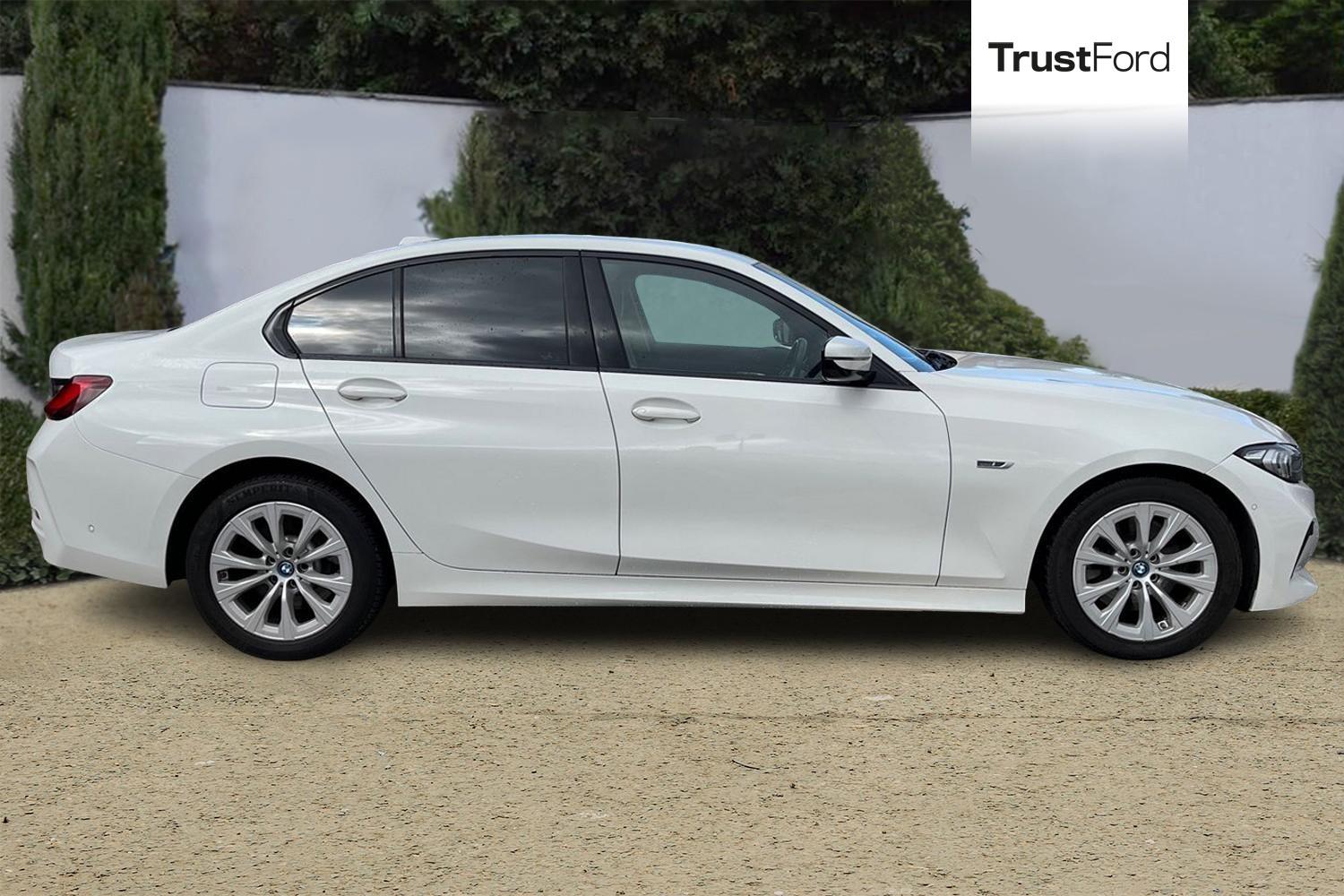 BMW 3 SERIES Photo 2